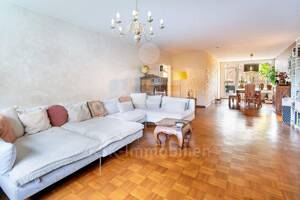 Moderne 4-Zimmer-Wohnung mit zwei Balkonen, TG-Stellplatz in zentraler Lage - Ideal für Familien – 50858 Köln – Vorschaubild 8