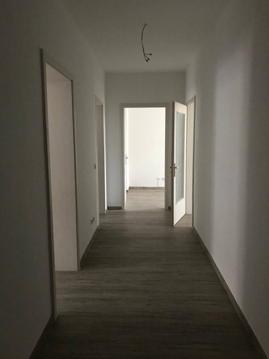 Großzügige Wohnung, 3 Zimmer, Küche, Bad und Balkon. – Leipzig – Vorschaubild 8