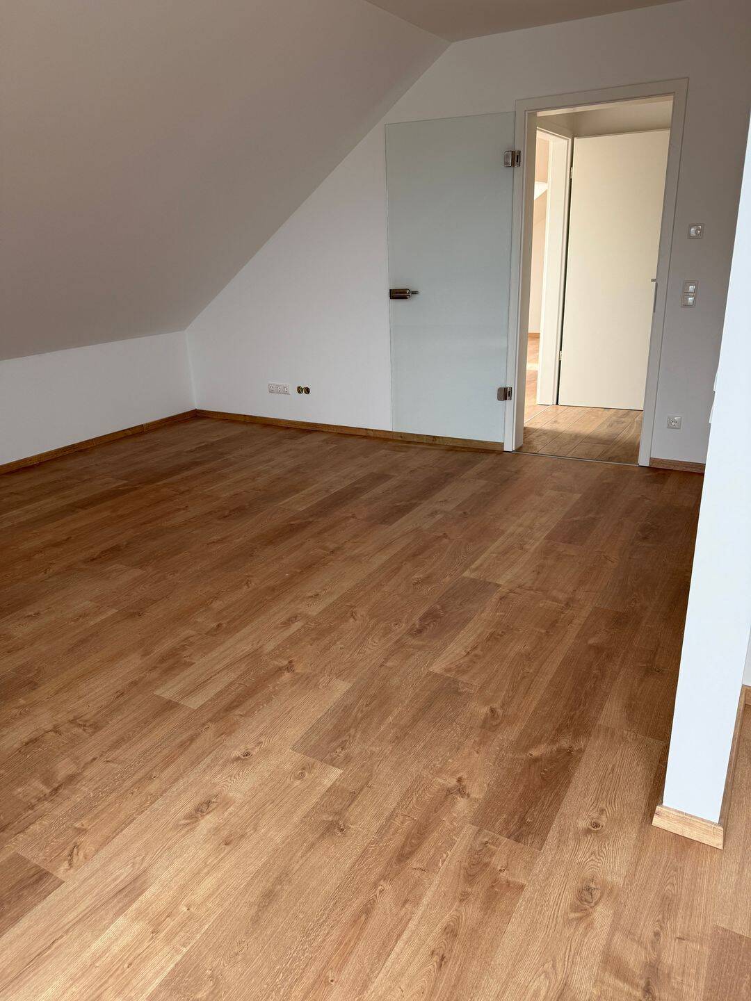 Exklusive 3,5-Zimmer-Dachgeschosswohnung mit großer Dachterrasse in Dresden-Klotzsche – Dresden – Vorschaubild 6