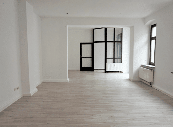 Viel Platz zum Leben: 4-Raumwohnung in zentraler Lage mit EBK – Chemnitz – Vorschaubild 2