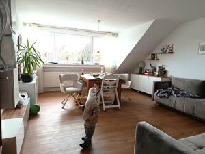 GEMÜTLICHE DACHWOHNUNG in GUTER LAGE von DÜNNWALD