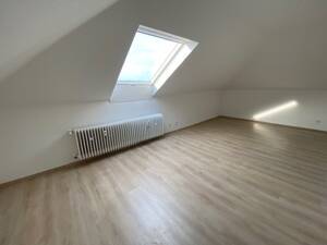Frisch renovierte Dachgeschosswohnung – 47166 Duisburg – Vorschaubild 7