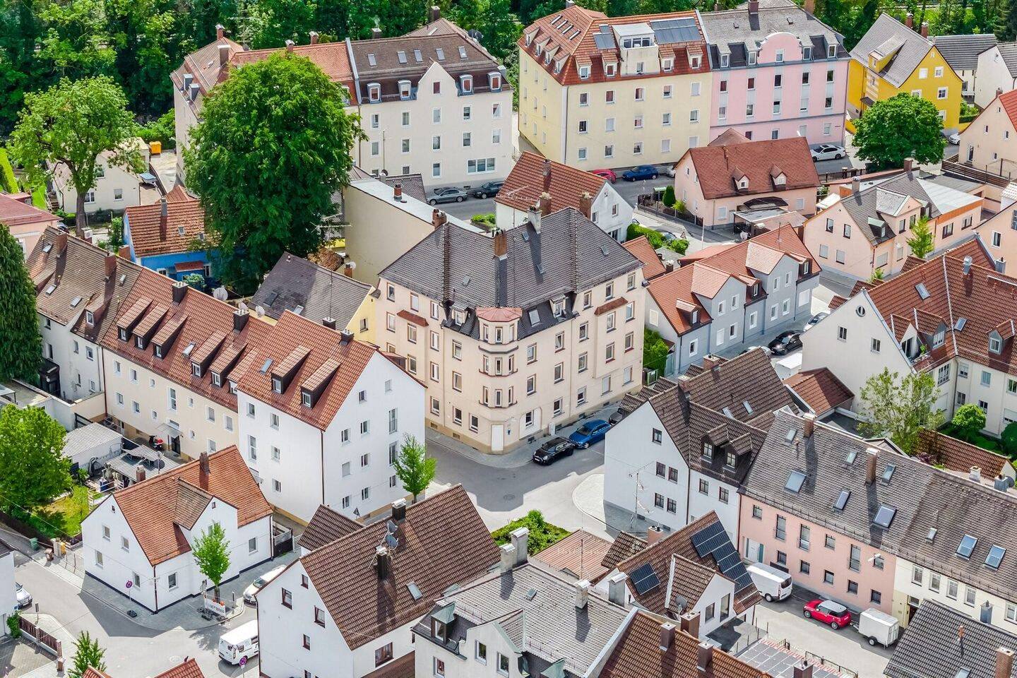 Seltene Investmentchance in Augsburg: Altbau-Mehrfamilienhaus mit massivem Wertsteigerungspotenzial – Augsburg – Vorschaubild 3