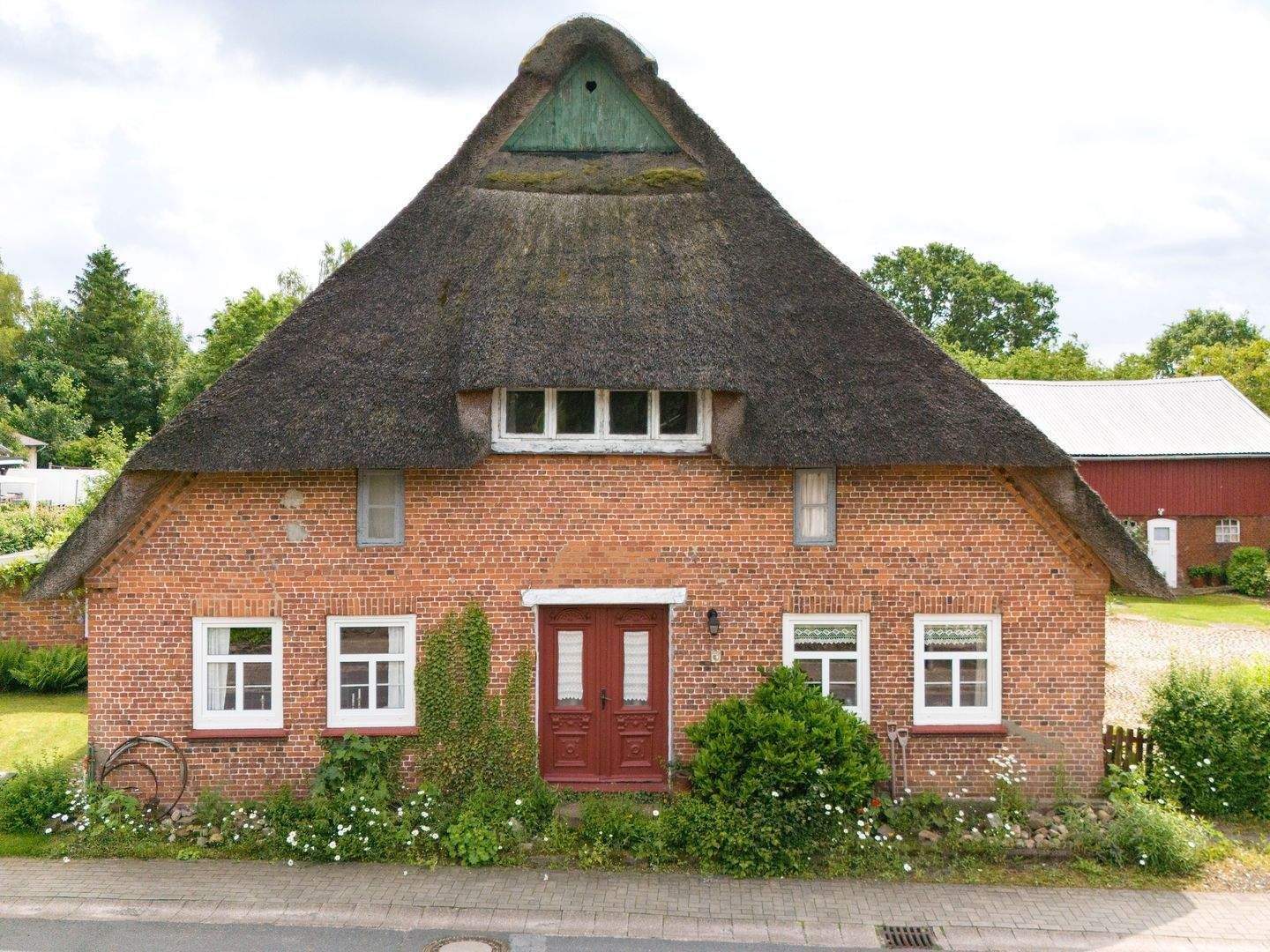 Resthof unter Reet – Wohnen mit vielfältigen Möglichkeiten – Schafstedt – Bild 1 von 9