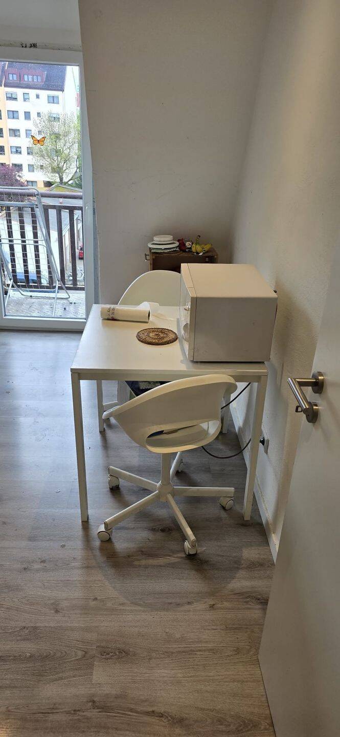 Ein möbliertes 2-Bett-Zimmer / A furnished twin room – Nürnberg – Vorschaubild 6