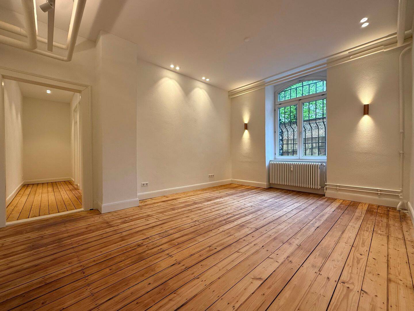 Stilvoll modernisierte Altbauwohnung im ruhigen Hinterhaus