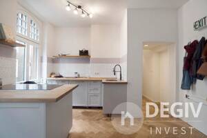 Kaufen und später einziehen - 4-Raum-Altbau 90 m² in der Düsseldorfer Altstadt – 40213 Düsseldorf – Vorschaubild 1
