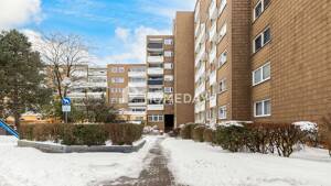 Bezugsfrei: Großzügig wohnen in Misburg-Nord: 4-Zimmer-Wohnung inkl. Loggia & Tiefgaragenplatz