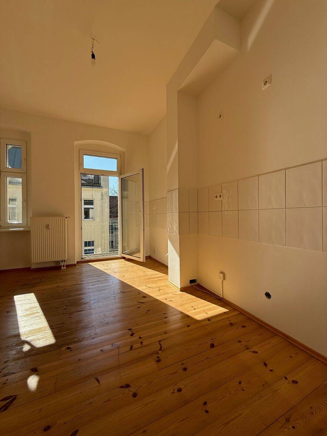 Bezugsfreie, lichtdurchflutete 2-Zi.-Altbauwohnung mit Balkon und optimalem Grundriss nahe Weißensee – Berlin – Vorschaubild 4