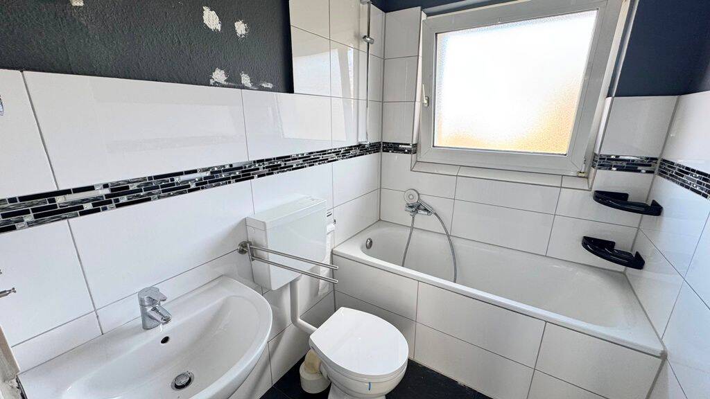 ***Kaufpreis reduziert !*** Geräumige 4,5- Raum- ETW mit Balkon zum Selbstbezug ! Provisionsfrei ! – Essen – Vorschaubild 8