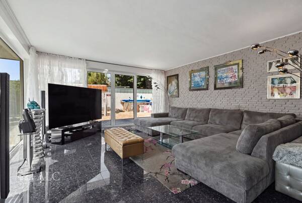 Haus in 47804 Krefeld mit 240 m² kaufen
