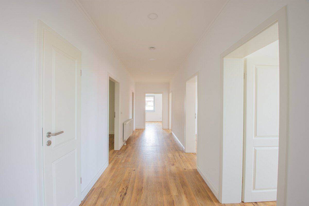 PROVISIONSFREI | Exklusive 5-Raum-Dachgeschosswohnung mit Parkblick, Balkon, Aufzug & TG-Stellplatz – Neuruppin – Vorschaubild 8