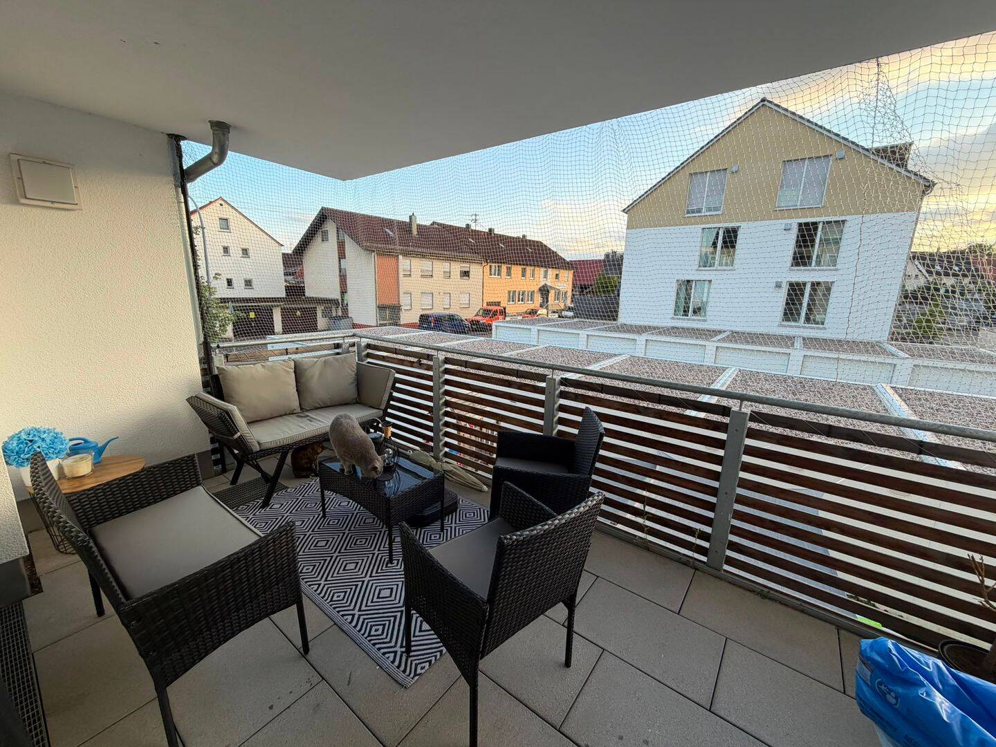 3 Zimmerwohnung mit Balkon , Abstellraum und Garage