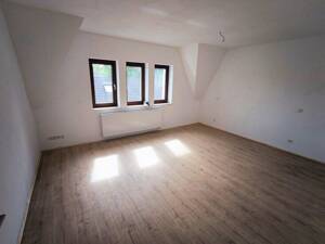 Komplett renovierte, sanierte 3 ½ Raum Dachgeschosswohnung in ruhiger Lage von Sterkrade – 46149 Oberhausen – Vorschaubild 2