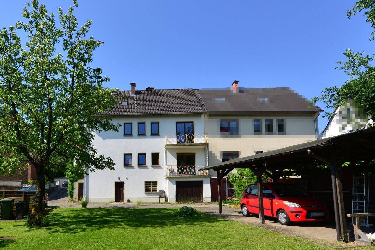 Zweifamilienhaus in Hennef: vermietete Einheit, freie Wohnung und langfristiges Potenzial