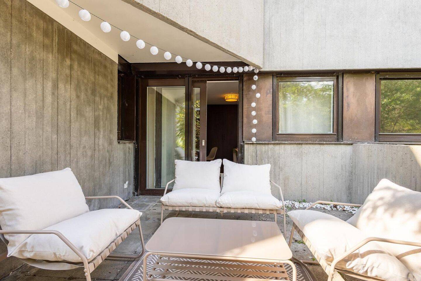 Neu möblierte, ruhige Terrassenwohnung inkl. Schwimmbad im Haus – München – Vorschaubild 3