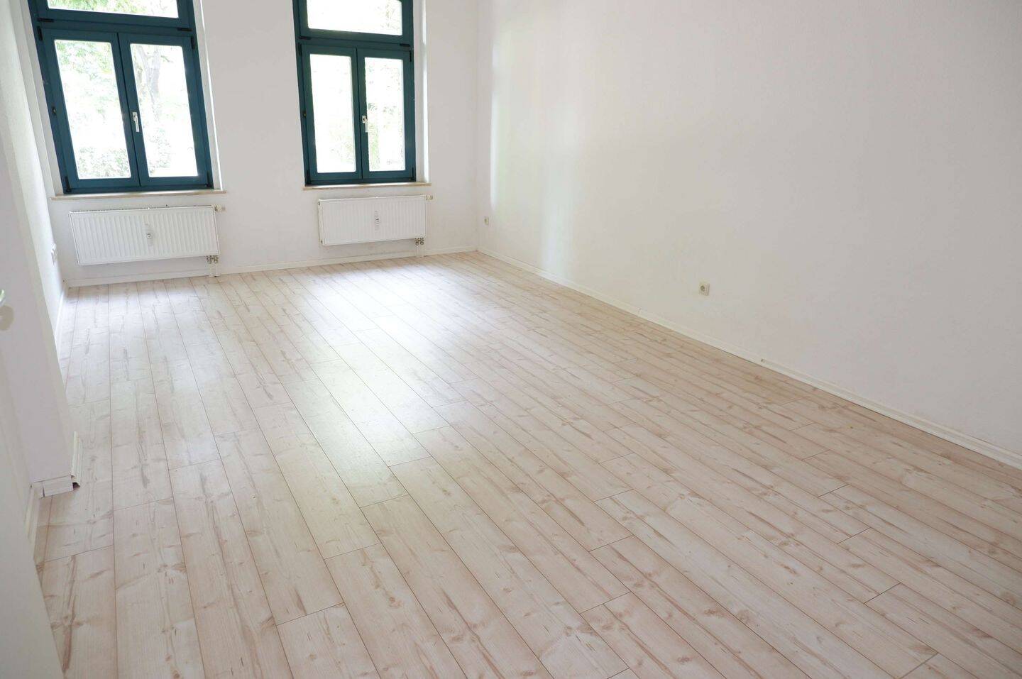WG-geeignet - modernes Laminat - Bad mit Dusche - frei ab 1.11.25 – Chemnitz – Vorschaubild 4