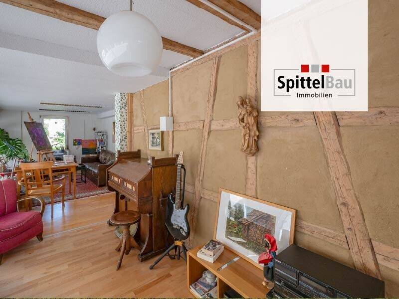 Gewachsenes Haus am Bach mit Atelier und Originalsubstanz