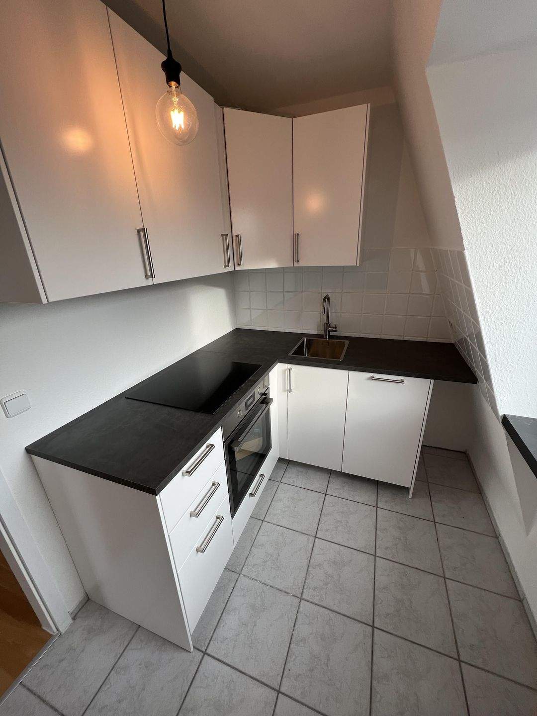 Gemütliche 3-Zimmer-Wohnung mit Balkon und Einbauküche – Chemnitz – Vorschaubild 2