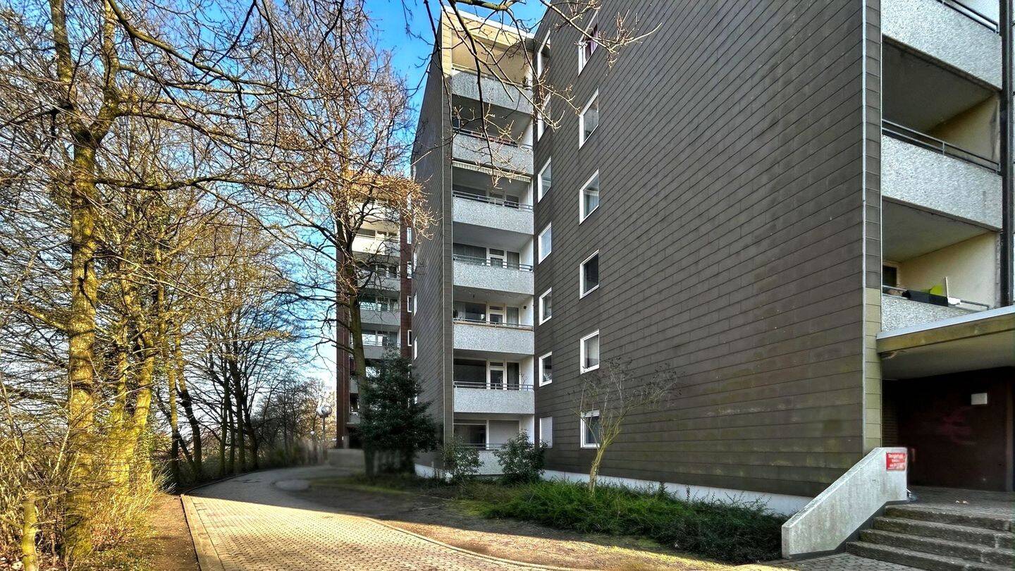 Großzügige Wohnung mit zwei Bädern und Einbauküche – Hannover – Bild 1 von 9