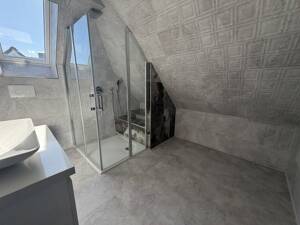 Stilvolle, exklusive 2-Zi-Dachgeschosswohnung mit Balkon und Stellplatz in bevorzugter ruhiger Lage – 23570 Lübeck – Vorschaubild 7