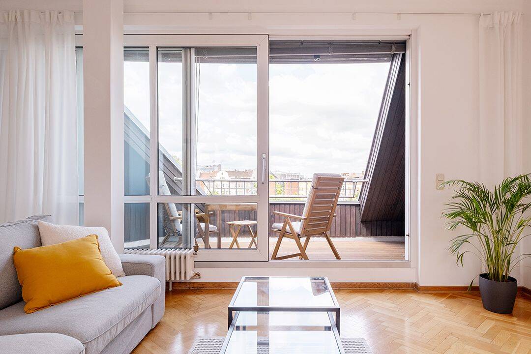 Helle und großzügige Dachgeschosswohnung mit Dachterrasse und freiem Blick nach Westen – Berlin – Vorschaubild 4
