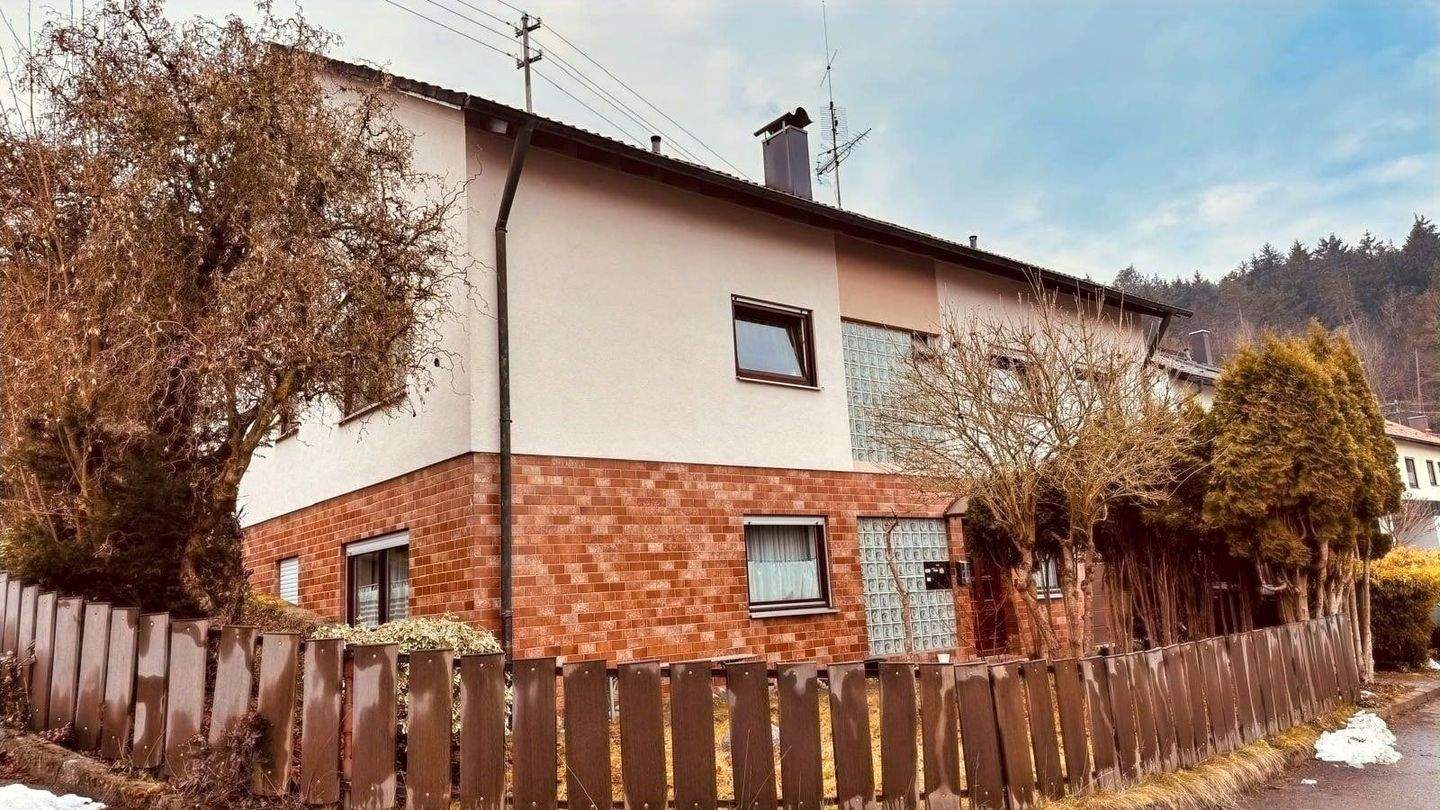 Zweifamilienhaus mit Einliegerwohnung in ruhiger Lage – Bopfingen – Bild 1 von 9