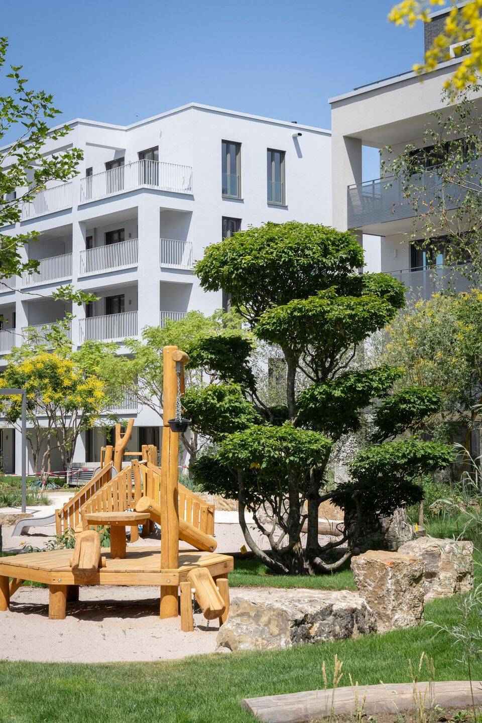 GROSSZÜGIGE 4-ZIMMER-WOHNUNG MIT SÜDLOGGIA UND BLICK IN DIE GRÜNE QUARTIERSMITTE – Edingen-Neckarhausen – Vorschaubild 8