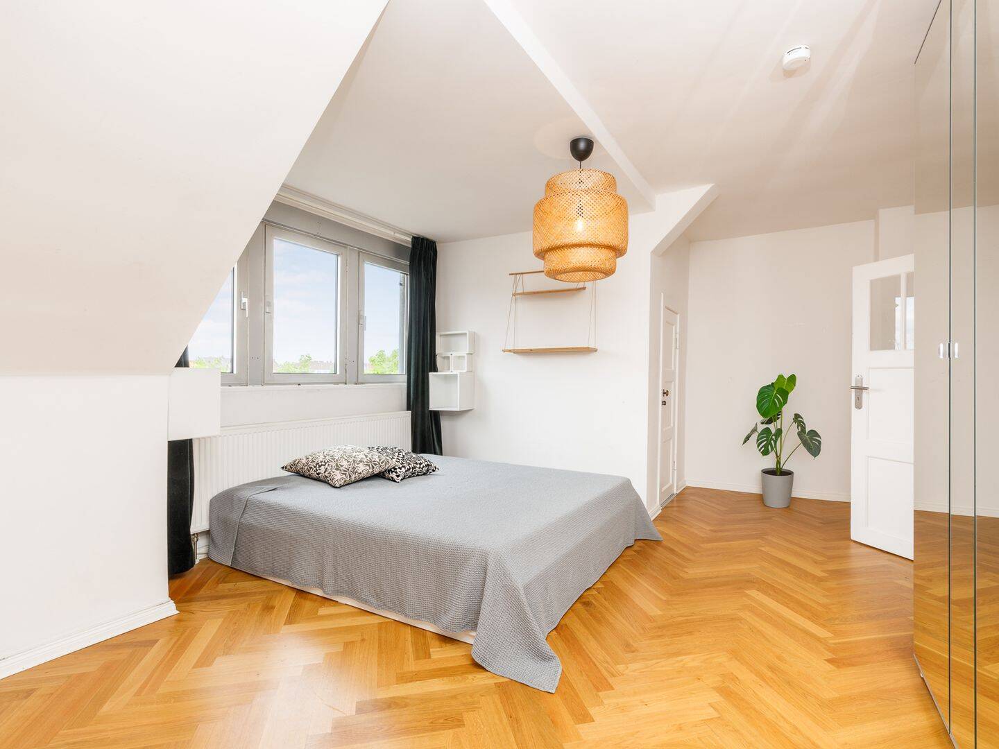Rooftop Bliss - Gepflegte Dachgeschosswohnung mit Südbalkon in ruhiger Innenhoflage nahe Körnerpark – Berlin – Vorschaubild 6