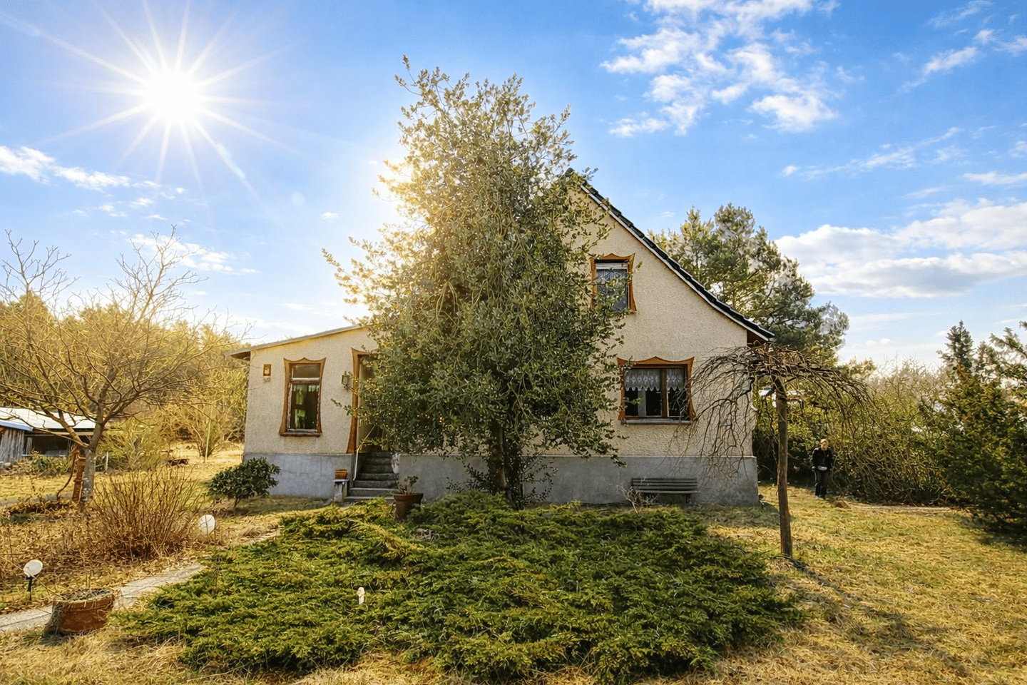 Einfamilienhaus mit 5.000 m² , Gewerbe, Nebengebäuden, ideal für Handwerker oder Tierhaltung – Weisen – Bild 1 von 9