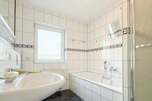 Modernes Wohnen in attraktiver Lage: 3-Zimmerwohnung mit Terrasse und 2 Stellplätzen in BI-Quelle – 33649 Bielefeld – Vorschaubild 4