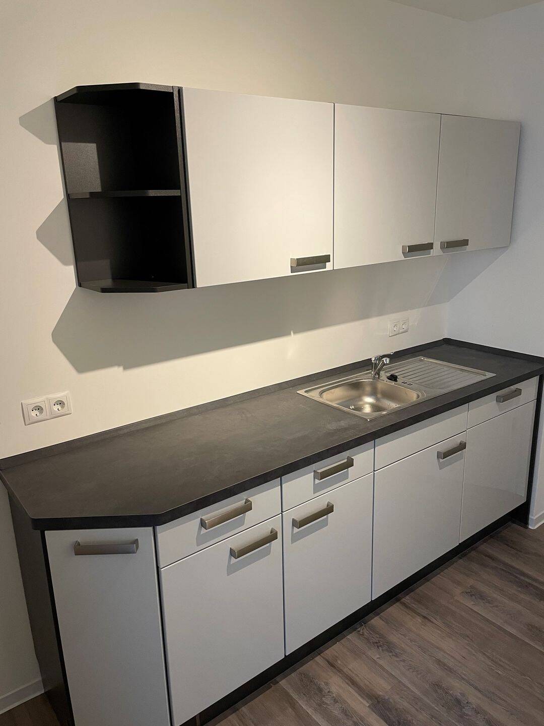 direkt am Schloßteich: 3-Zimmer-Wohnung mit Fußbodenheizung, Einbauküche und Balkon – Chemnitz – Vorschaubild 7