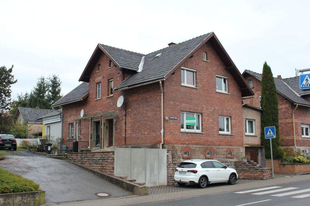 Doppelhaushälfte mit schönem Garten und Nebengebäude!!! – Neuhaus-Schierschnitz – Bild 1 von 9