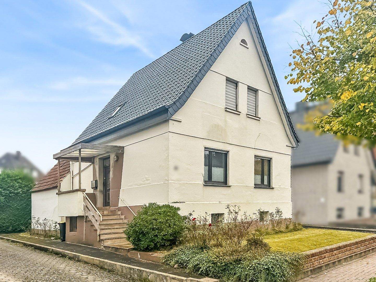 Klassisches Einfamilienhaus in Herford auf schönem Grundstück – Herford – Bild 1 von 9