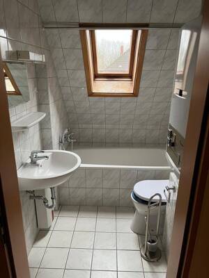 Gepflegte 2-Zimmer-Dachgeschosswohnung in Oberhausen - ab 01.11.2026 zu vermieten – 46147 Oberhausen – Vorschaubild 6