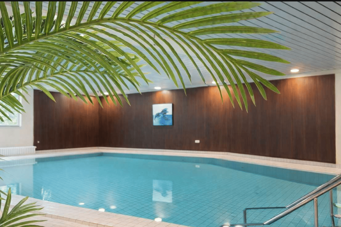 Seltene Gelegenheit in Kirchrode: Lichtdurchflutete 3,5 Zimmer-Eigentumswohnung mit 170 qm mit Balkonen, Fahrstuhl, Schwimmbad, Sauna und Tiefgarage
