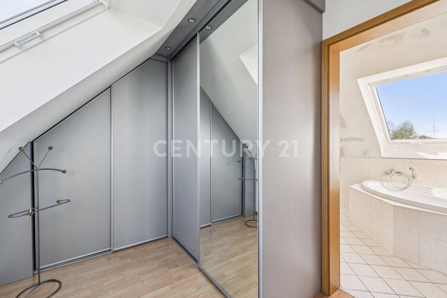 Charmante Maisonette mit Kamin & 2 Balkonen in begehrter Lage von Essen-Schönebeck – Essen – Vorschaubild 8