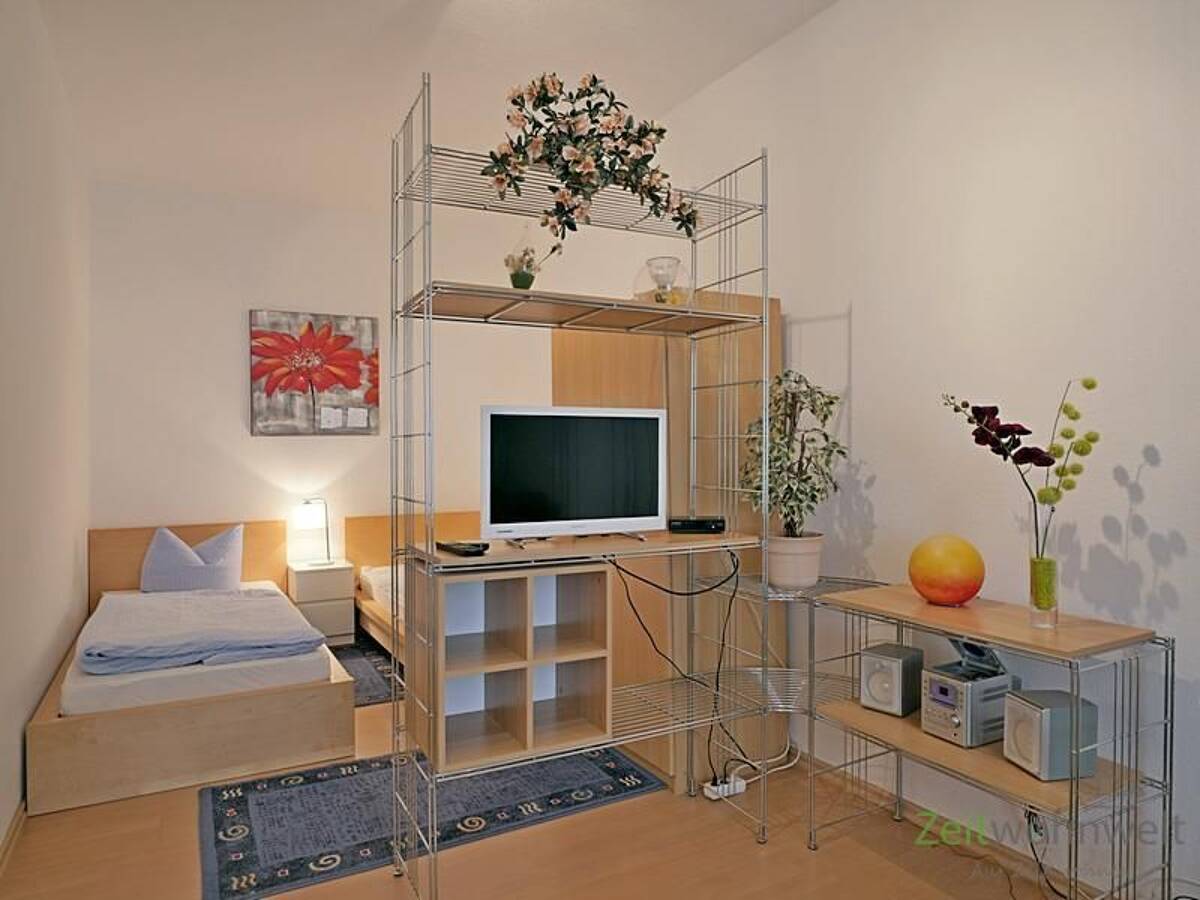 (EF0670_M) Jena: Süd, kleines möbliertes Apartment, WLAN inklusive – 7745 Jena – Bild 1 von 4
