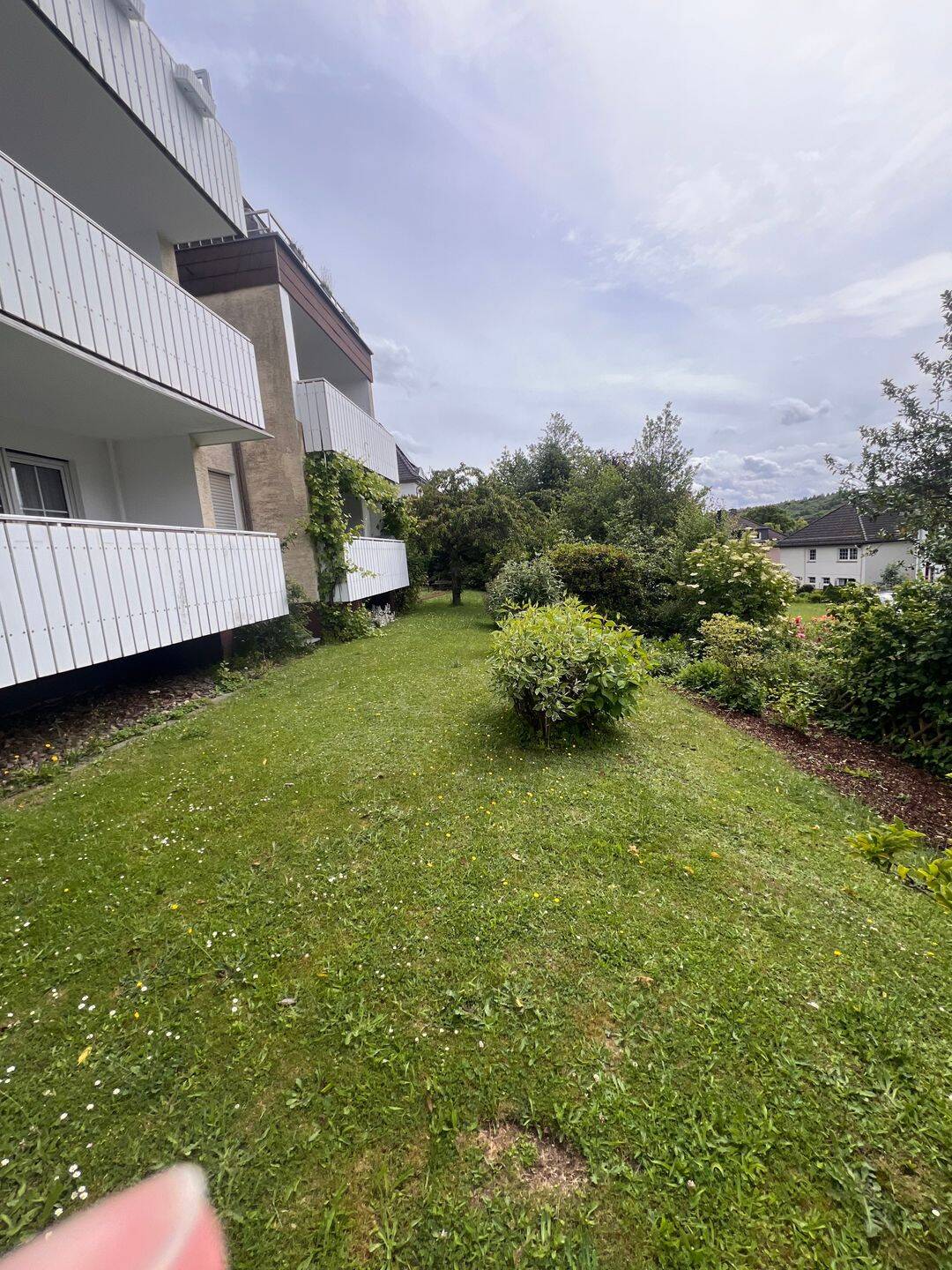 3 Zi- ETW, 93 qm Wfl., sehr ruhige Lage, großer Südbalkon, mit Stellplatz und hochw. Einbauküche – Lüdenscheid – Vorschaubild 4