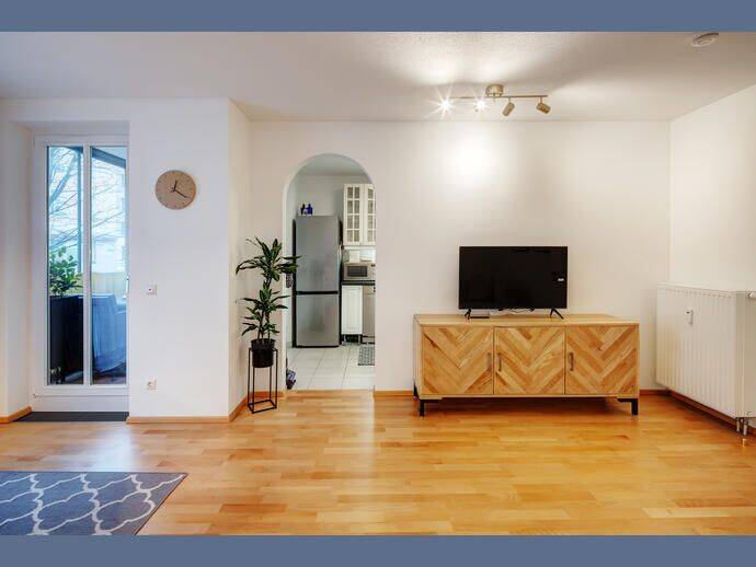 Möbliert: Sehr schöne Erdgeschosswohnung mit Loggia – München – Vorschaubild 3