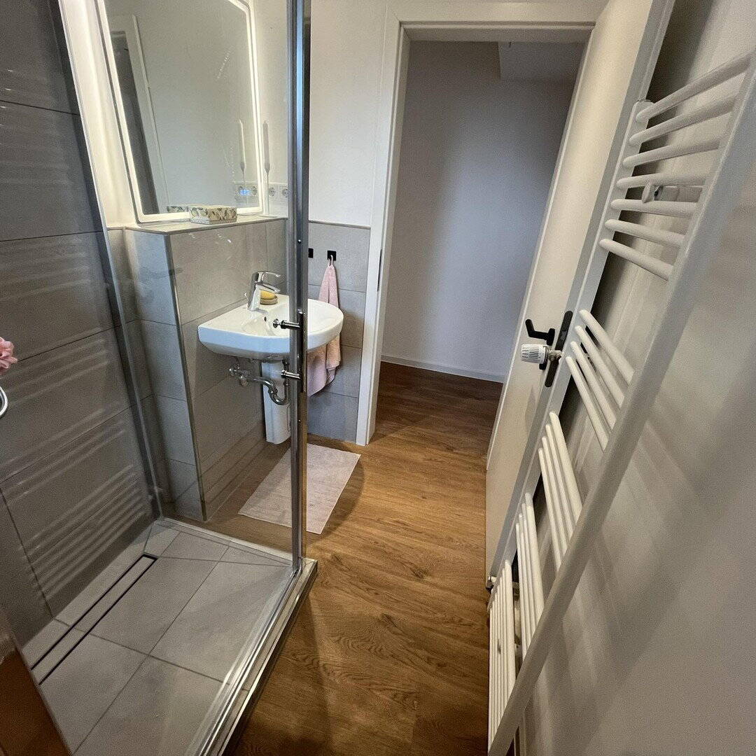 Einziehen und wohlfühlen: Lichtdurchflutete 2-Zimmer-Wohnung mit Südbalkon in Nippes – Köln – Vorschaubild 5