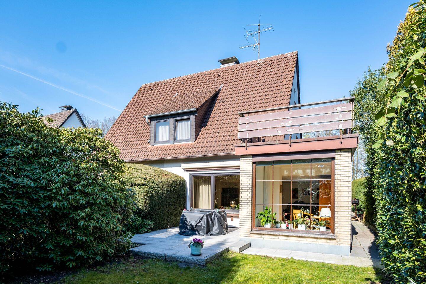 KEINE KÄUFERPROVISION Schickes EFH mit tollem Garten in zentraler Lage von Bielefeld Hillegossen – Bielefeld – Bild 1 von 9
