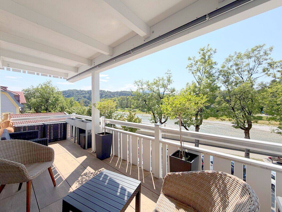 Atemberaubende neue Etagen-Wohnung direkt an der Isar und der Altstadt im kernansierten Altbau