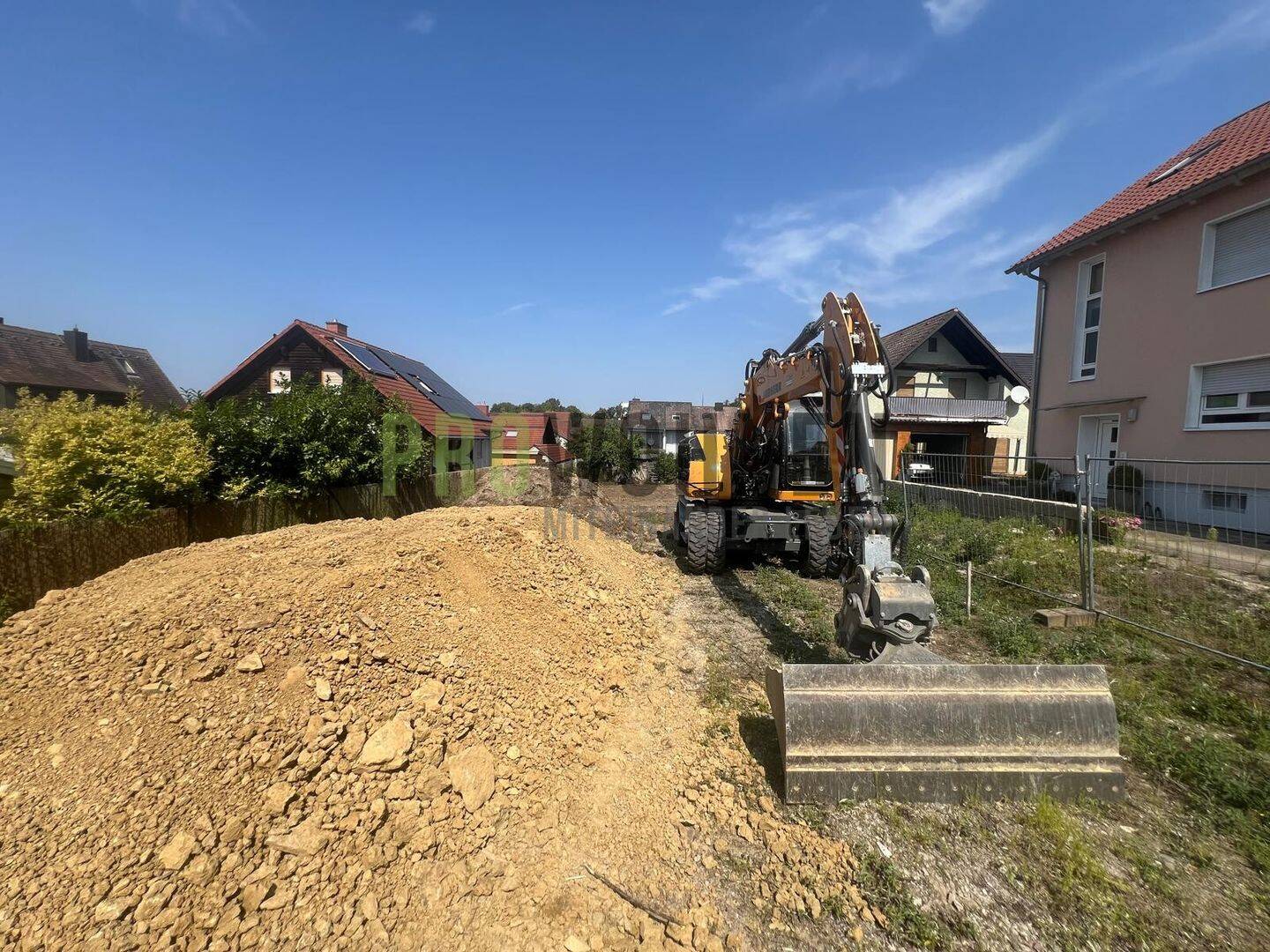 Baustart erfolgt, Bauplatz mit Haus für den Preise einer Eigentumswohnung in Würzburg – Waldbüttelbrunn – Bild 1 von 9