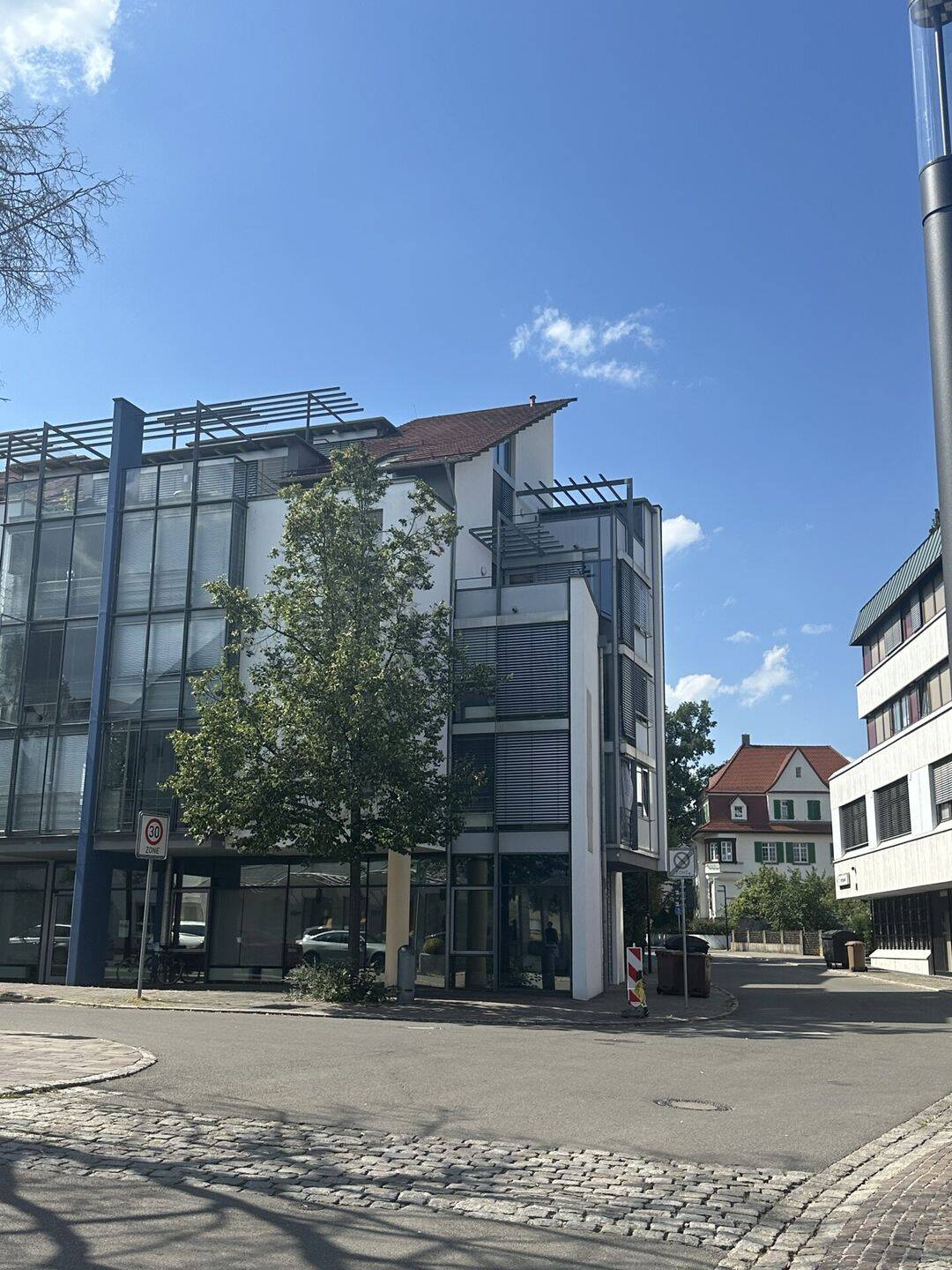 Helle 2-Zimmer Wohnung mit Balkon und Wintergarten im Herzen von Trossingen zu vermieten