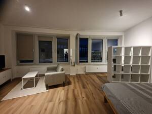 Provisionsfrei: Neu renovierte, voll möblierte 1-Zi-Wohnung mit Tiefgarage in Ffm-Gallus