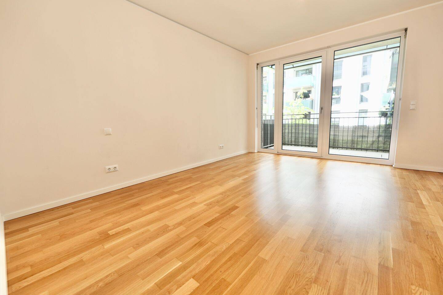 HOCHWERTIGE EINBAUKÜCHE, PARKETTBODEN & FUSSBODENHEIZUNG - 2 BALKONE - AUFZUG & TG-STELLPLATZ – Berlin – Vorschaubild 4