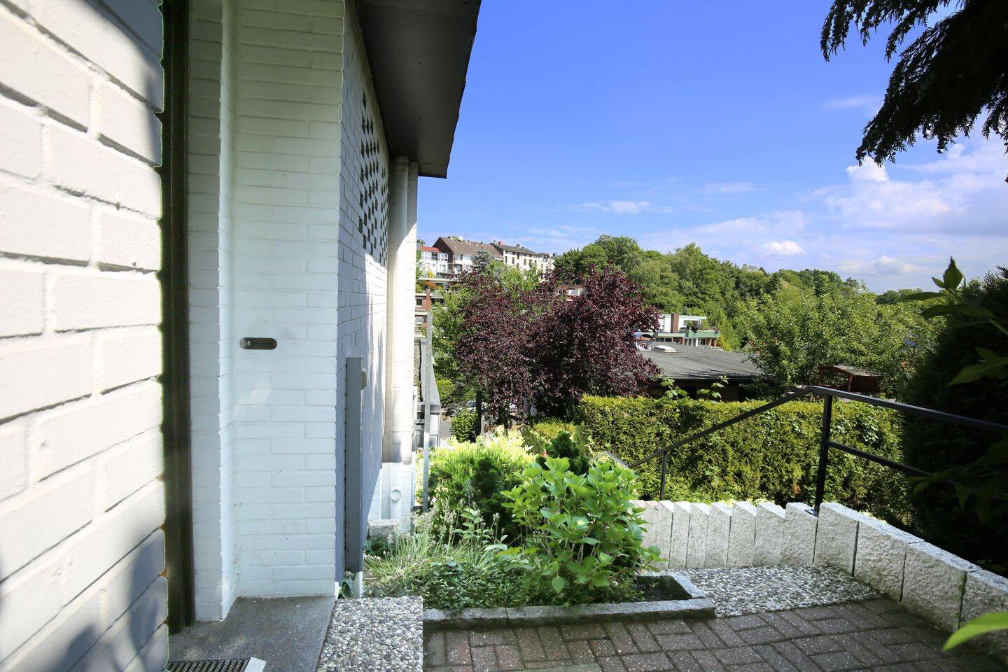 SCHÖNER WOHNEN ! | NAHE HARBURGER STADTPARK und AUßENMÜHLENTEICH mit eigenem ZAUBERHAFTEM GARTEN | HELLE ETW mit TERRASSE und Garage | EBK Altbestand – Hamburg – Vorschaubild 3