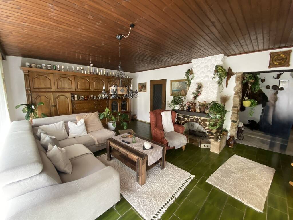 Zwei Häuser zum Preis von Einem! Zusätzlich Scheune, Nebengebäude, u. Platz für Kleintiere – Emtmannsberg – Vorschaubild 7