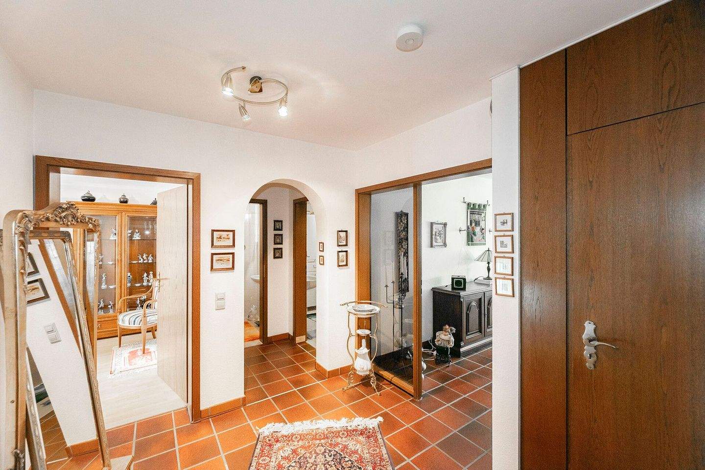 sofort verfügbar: helle Maisonette mit Balkon, Aufzug & Weitsicht – Ulm – Vorschaubild 5